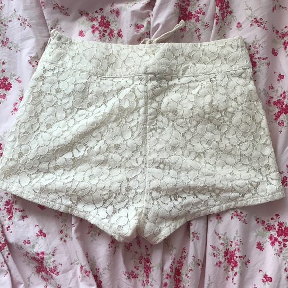 White/ cream patterned shorts - Picture 2 of 4